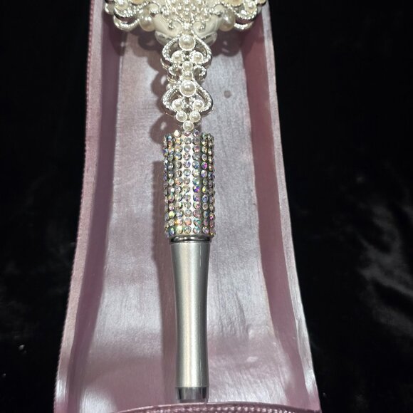 Pick-a-Pretty Posh Pen by PenGwensPosh - Ornate White Cross - Picture 4 of 6